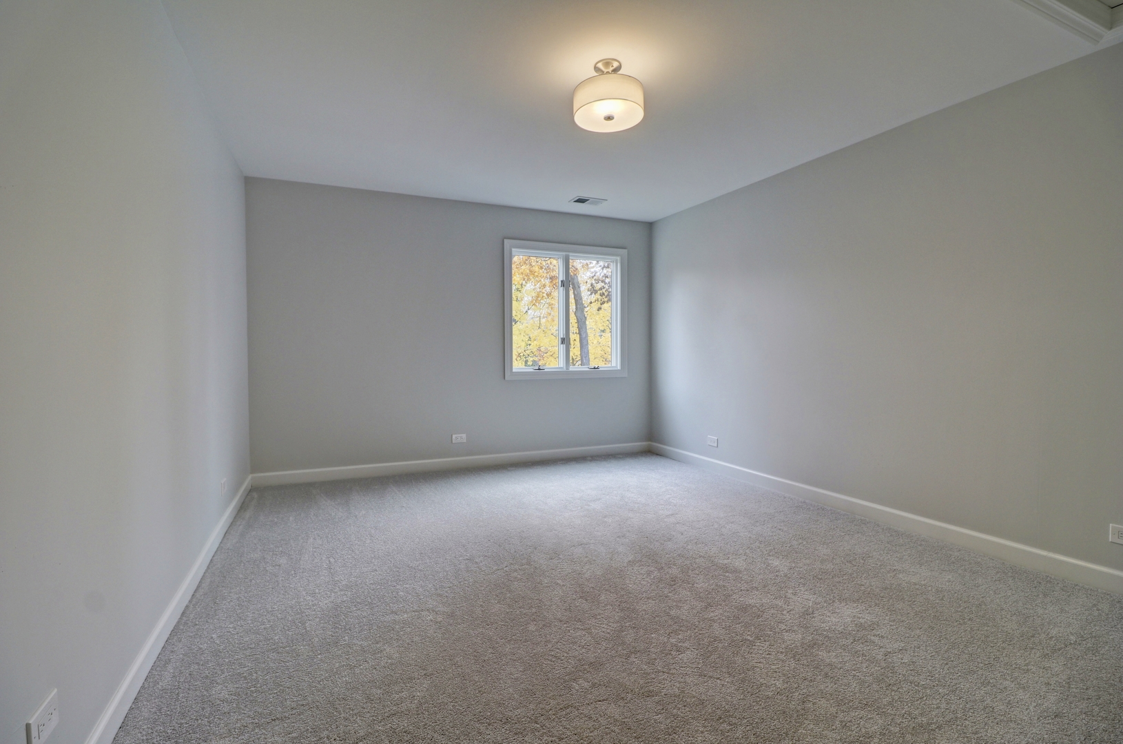 3910 Wolf Road Western Springs, IL 60558 - Photo 27 of 36 an empty room with a window