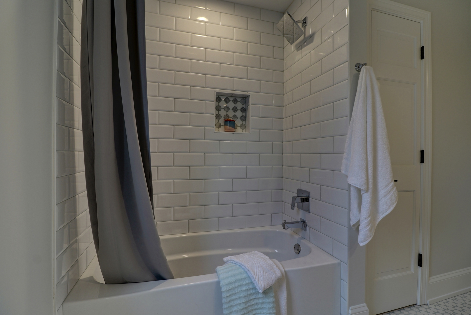 3910 Wolf Road Western Springs, IL 60558 - Photo 32 of 36 a bathroom with a bathtub