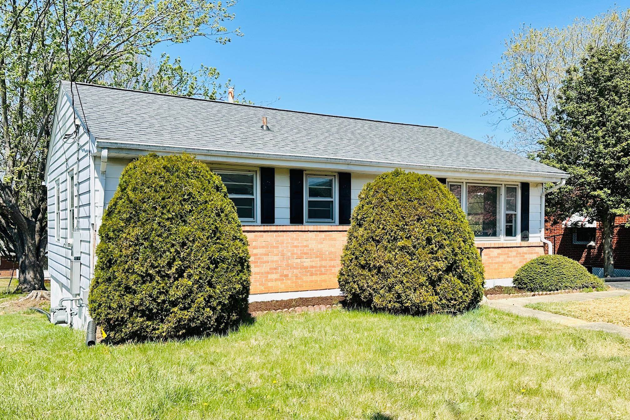 2403 Park Hill Road Staunton, VA 24401 - Photo 3 of 43 front