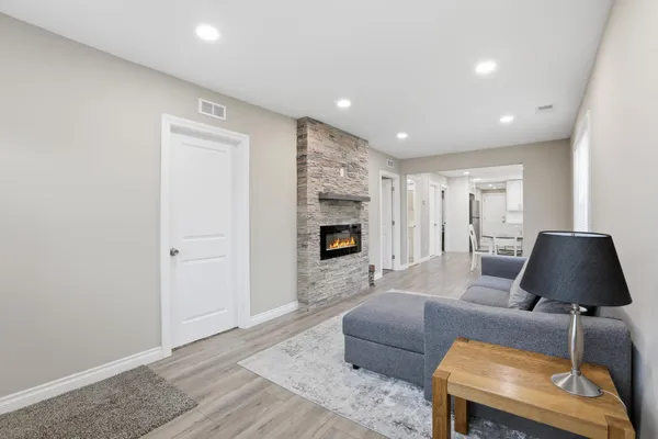 $254,900 | 3995 Cresthaven Drive, Waterford, MI 48328