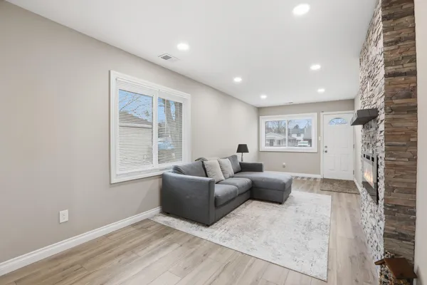$254,900 | 3995 Cresthaven Drive, Waterford, MI 48328