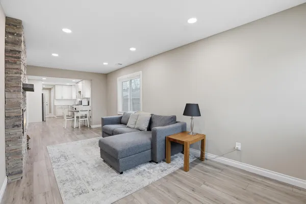 $254,900 | 3995 Cresthaven Drive, Waterford, MI 48328