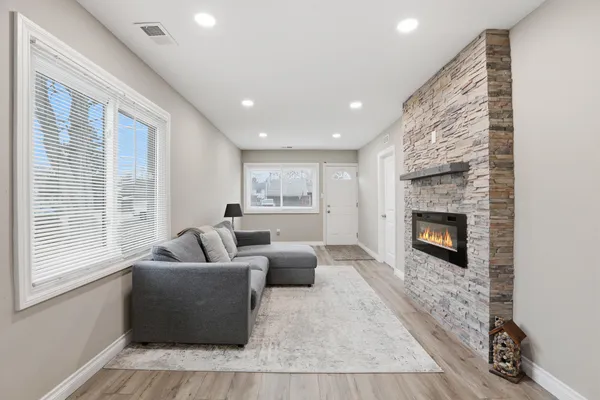 $254,900 | 3995 Cresthaven Drive, Waterford, MI 48328