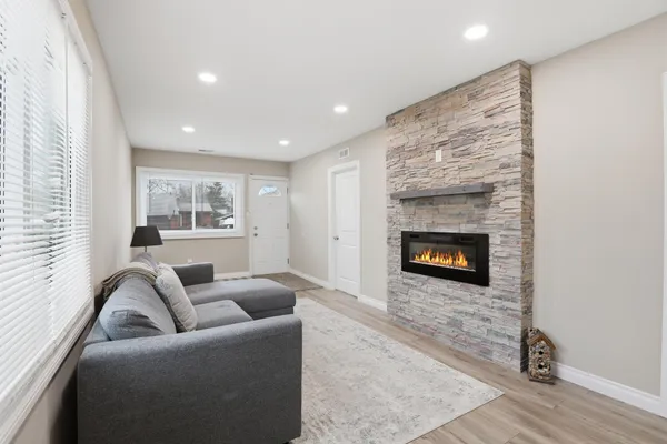 $254,900 | 3995 Cresthaven Drive, Waterford, MI 48328