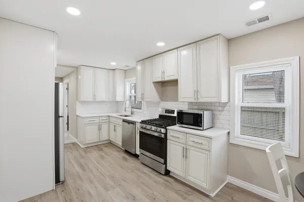 $254,900 | 3995 Cresthaven Drive, Waterford, MI 48328