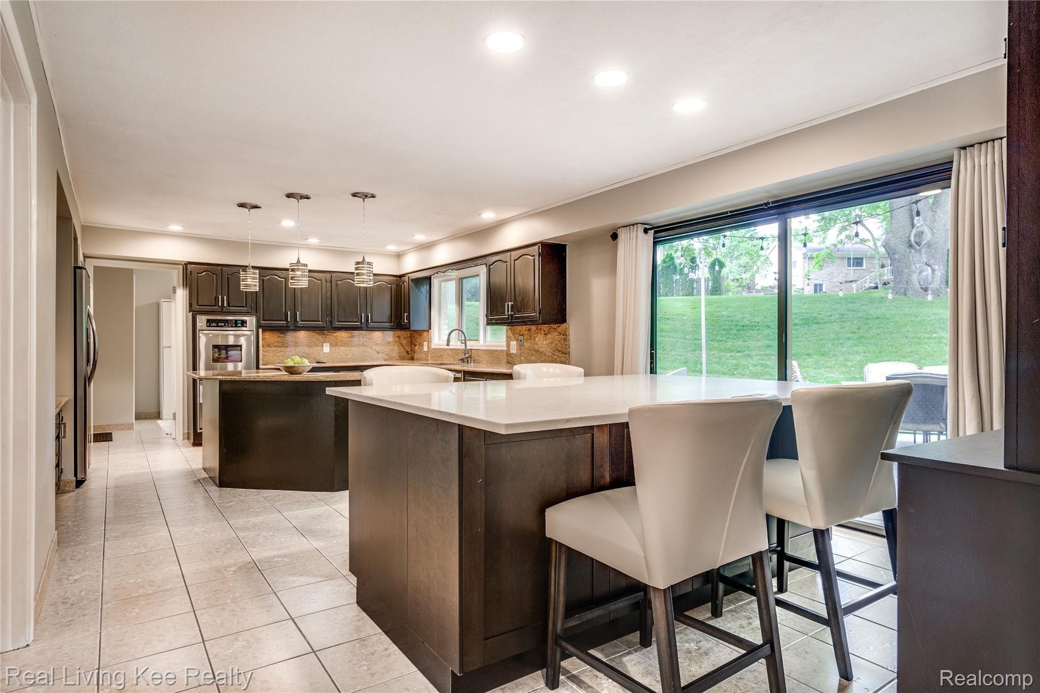 1802 North Kilburn Road Rochester, MI 48306 - Photo 13 of 35 6o2DN2fg.jpeg