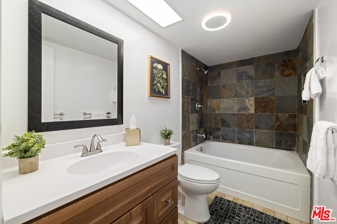 2700 Cahuenga Boulevard, Unit 3108 Los Angeles, CA 90068 - Photo 25 of 70