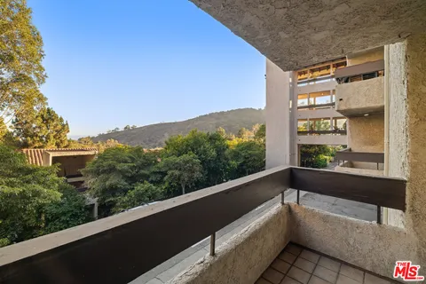 $750,000 | 2700 Cahuenga Boulevard, Unit 3108, Los Angeles, CA 90068