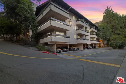 $750,000 | 2700 Cahuenga Boulevard, Unit 3108, Los Angeles, CA 90068