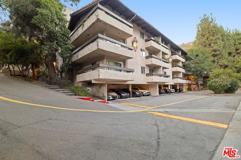 $750,000 | 2700 Cahuenga Boulevard, Unit 3108, Los Angeles, CA 90068