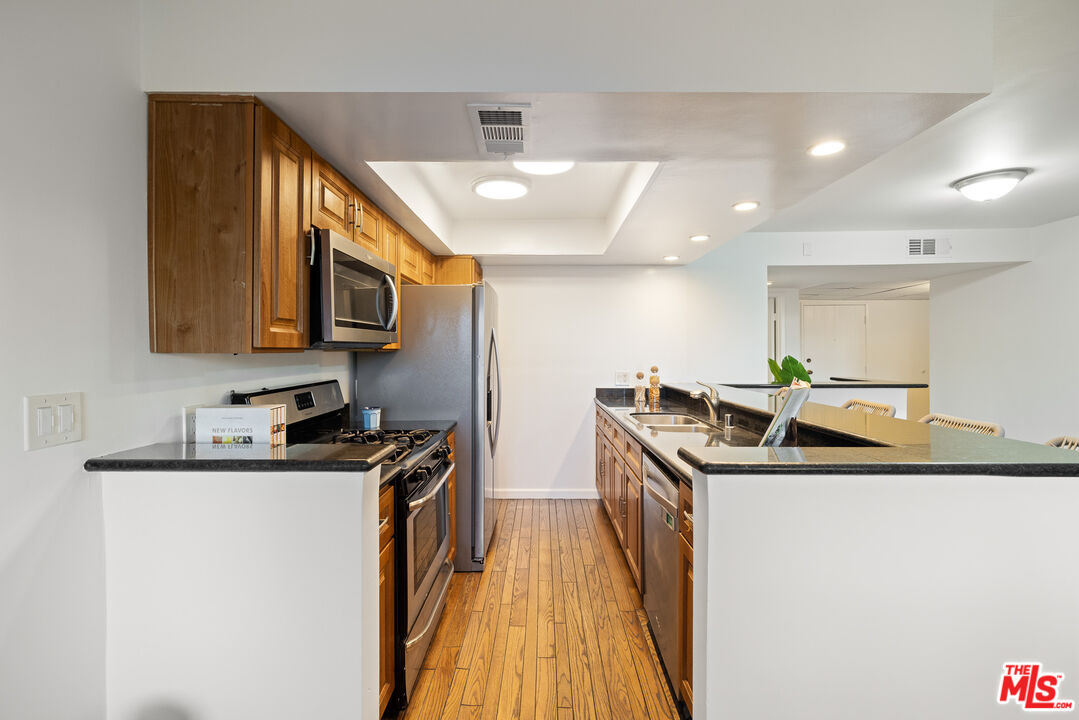 2700 Cahuenga Boulevard, Unit 3108 Los Angeles, CA 90068 - Photo 9 of 70