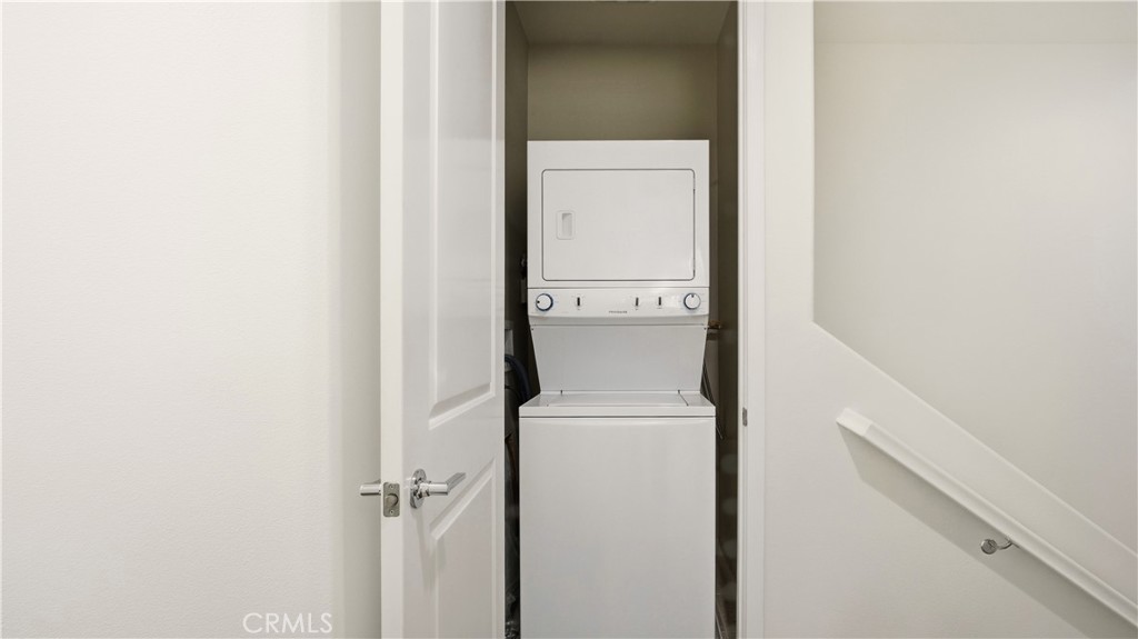 713 South Azusa Avenue, Unit A Azusa, CA 91702 - Photo 19 of 31 a utility room with dryer and washer
