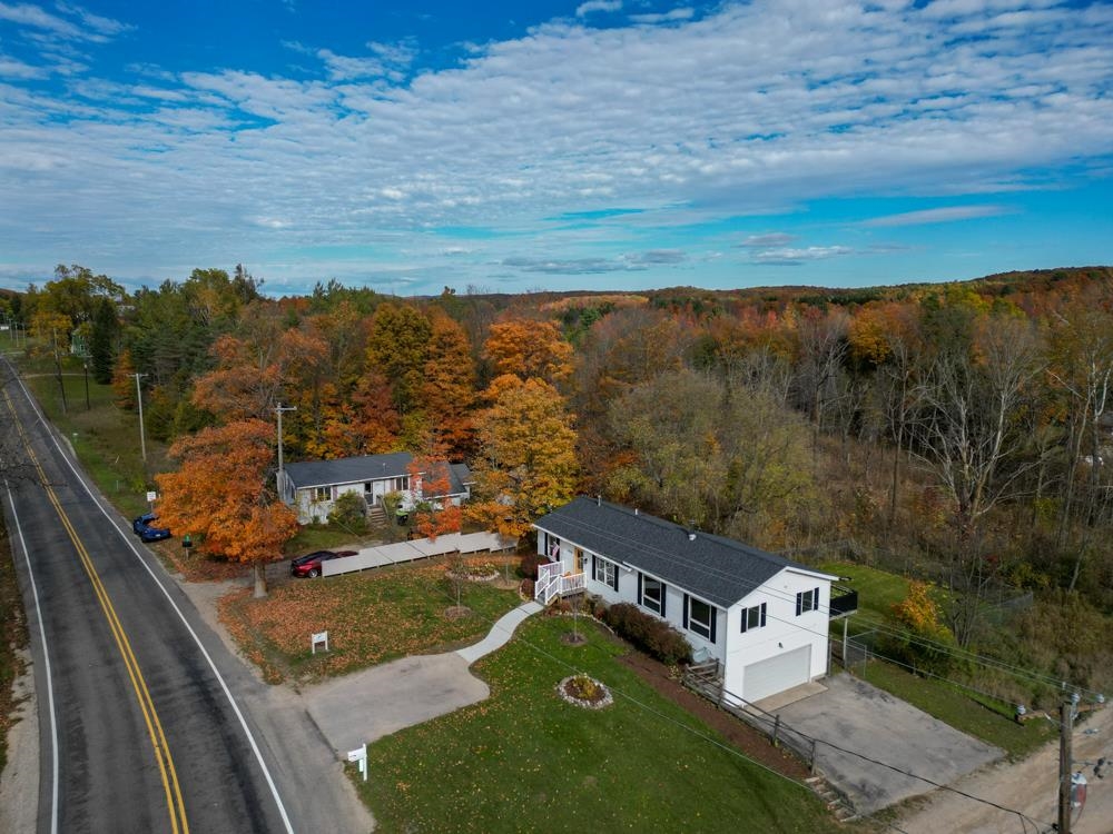 8335 South Maple City Road Maple City, MI 49664 - Photo 3 of 31