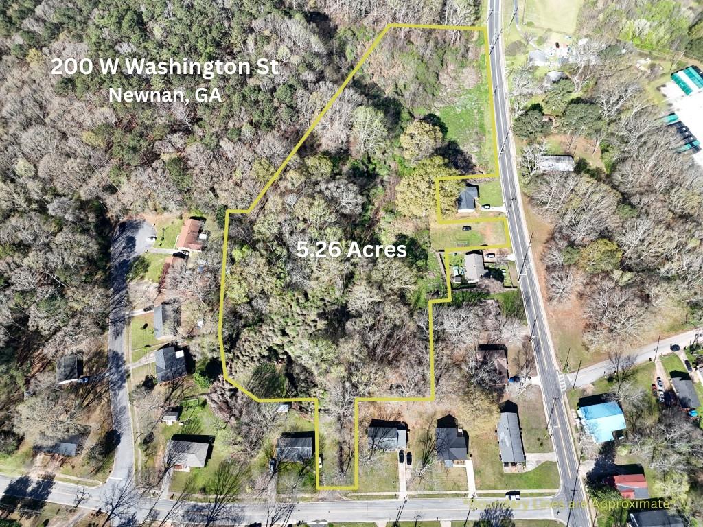 200 West Washington Street Newnan, GA 30263 - Photo 2 of 14 view of a city