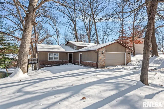 $275,000 | 18 Dean Park Road, Dawson, IL 62520