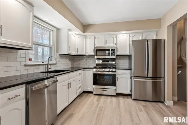 $275,000 | 18 Dean Park Road, Dawson, IL 62520