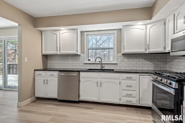 $275,000 | 18 Dean Park Road, Dawson, IL 62520