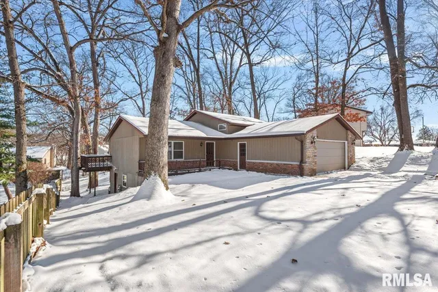 $275,000 | 18 Dean Park Road, Dawson, IL 62520