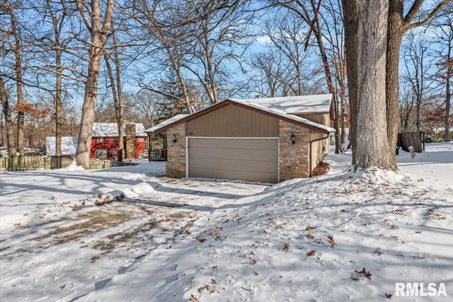 $275,000 | 18 Dean Park Road, Dawson, IL 62520