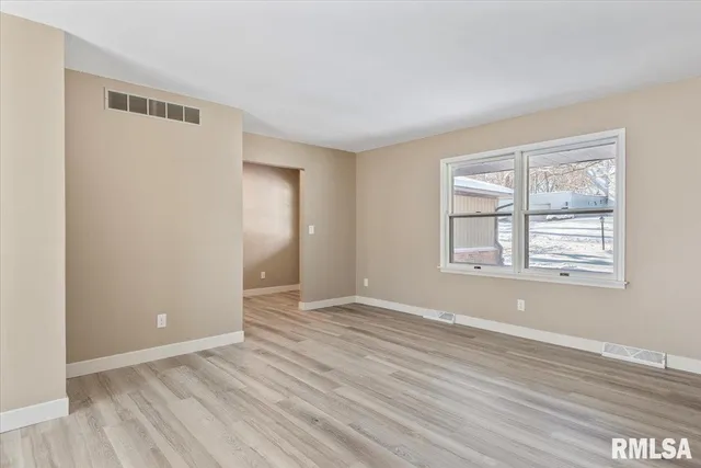 $275,000 | 18 Dean Park Road, Dawson, IL 62520