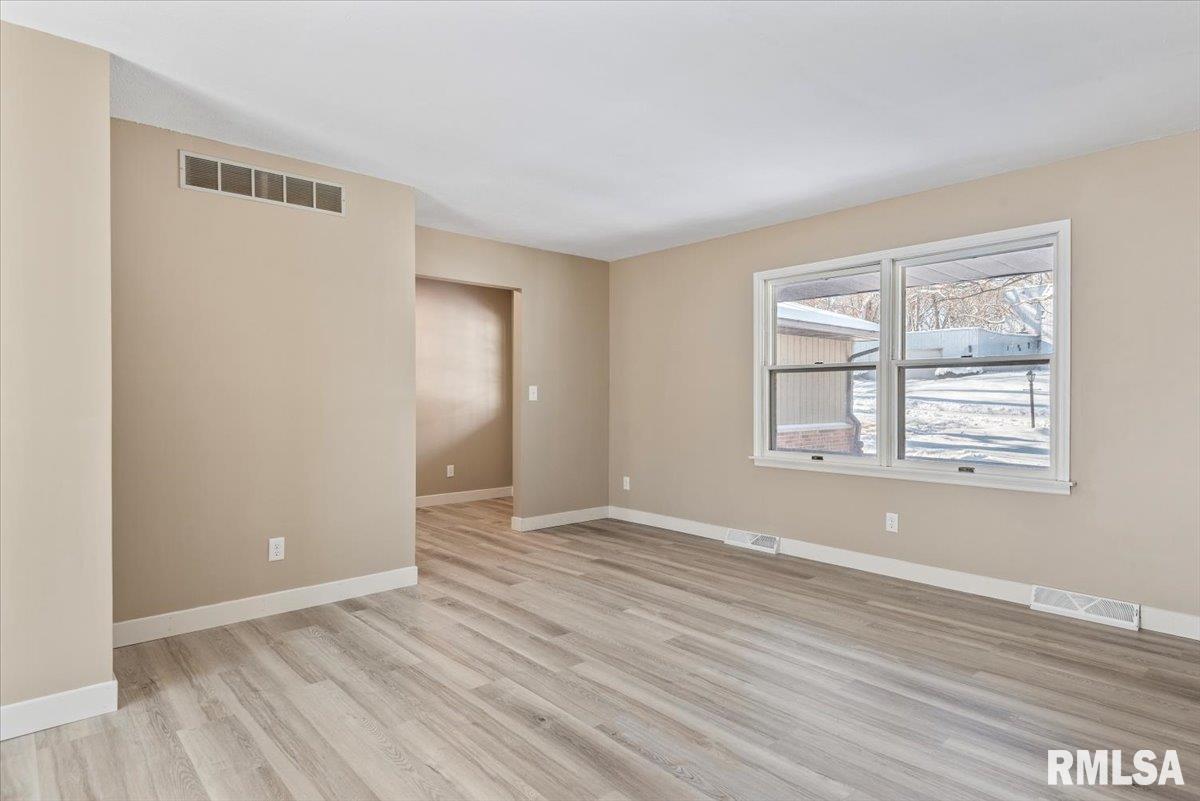 18 Dean Park Road Dawson, IL 62520 - Photo 8 of 35 Gallery Image 8