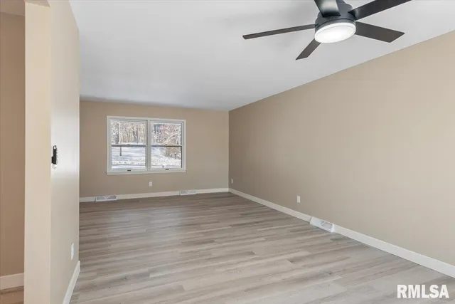 $275,000 | 18 Dean Park Road, Dawson, IL 62520