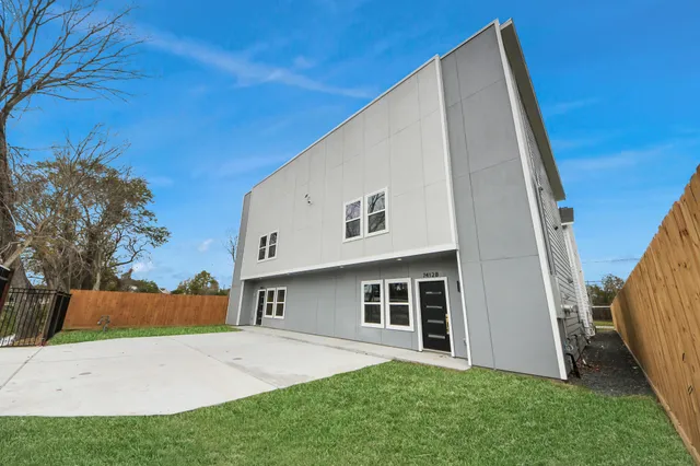 a front view of house with yard