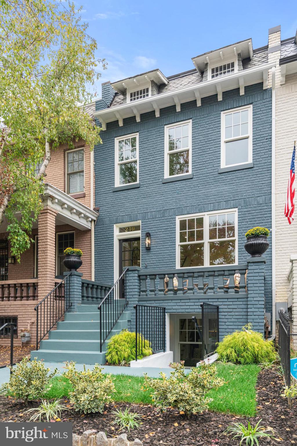 240 10th Street Southeast Washington, DC 20003 - Photo 3 of 47 Pristine Federal facade