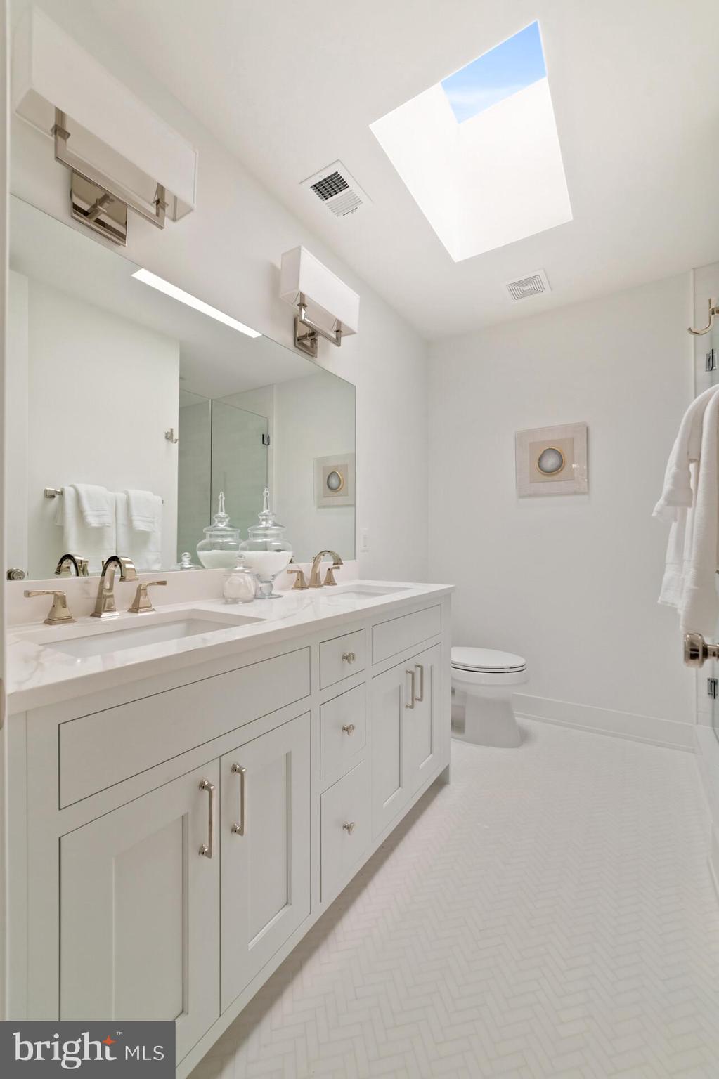 240 10th Street Southeast Washington, DC 20003 - Photo 25 of 47 A spa to start your day