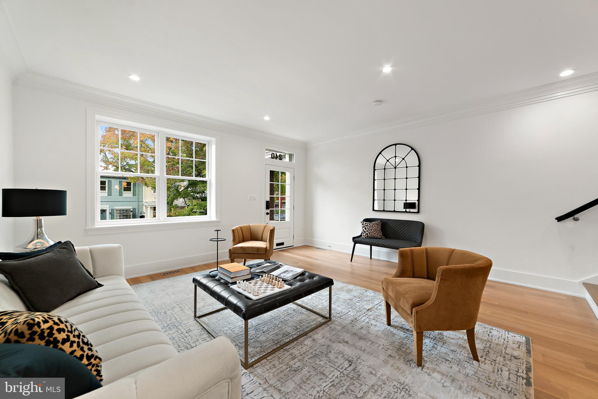 240 10th Street Southeast Washington, DC 20003 - Photo 7 of 47 Broad and BRIGHT spaces