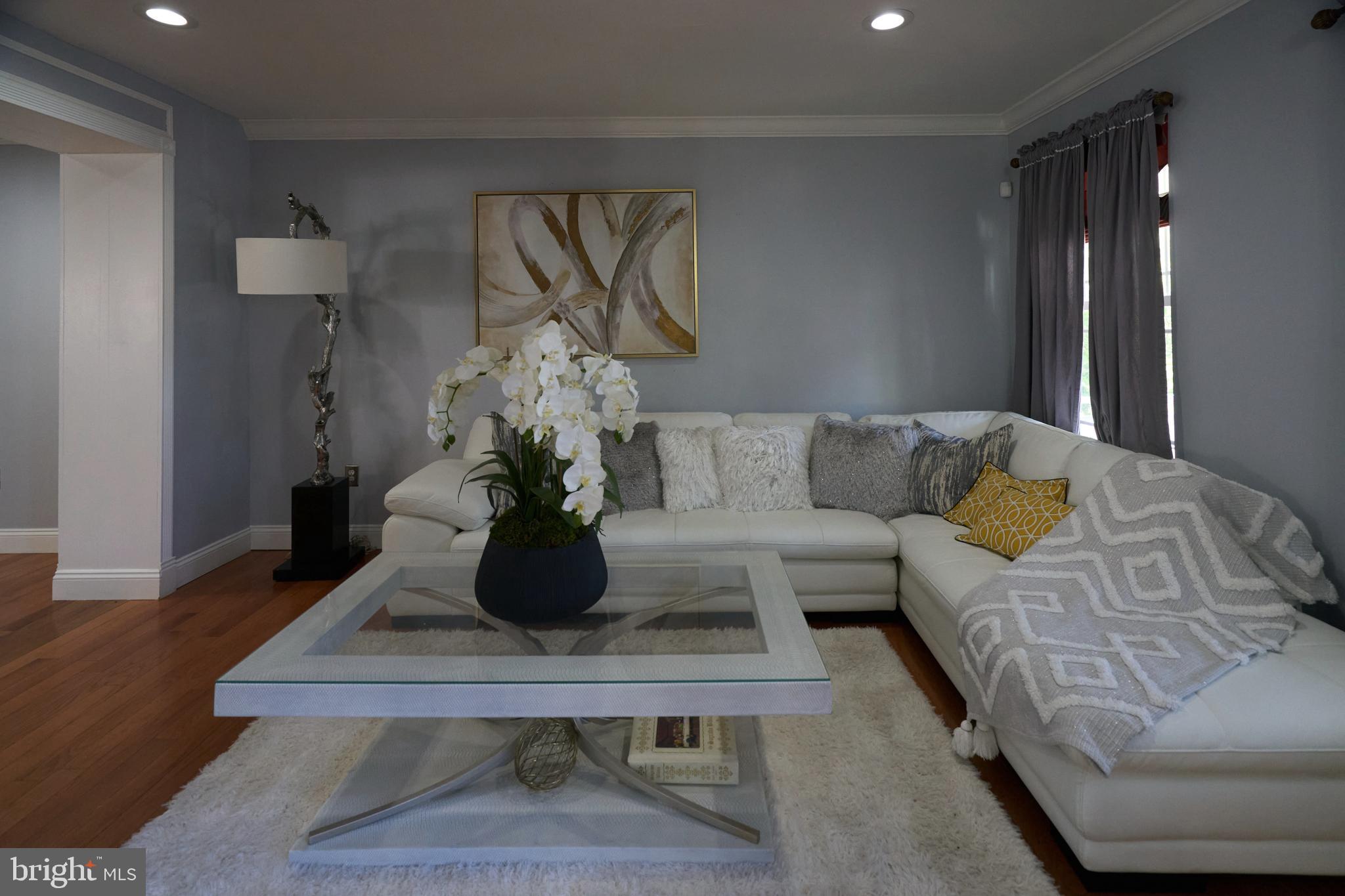 8905 Springview Road Philadelphia, PA 19115 - Photo 12 of 59 Living Room