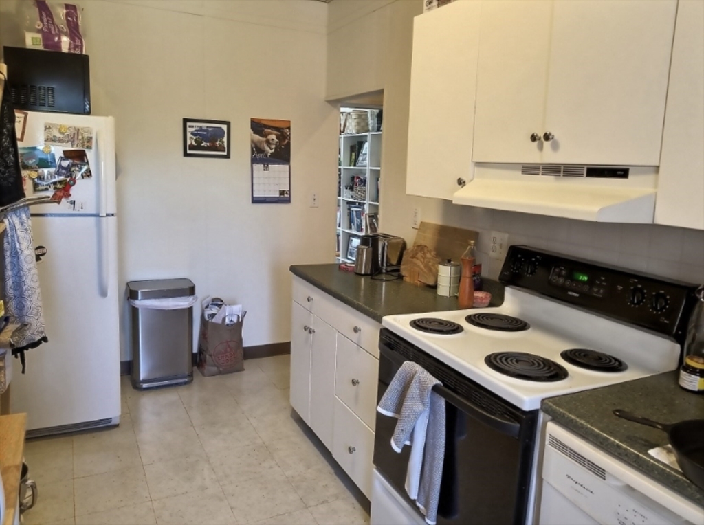 1382 Beacon Street, Unit 13 Brookline, MA 02446 - Photo 3 of 7