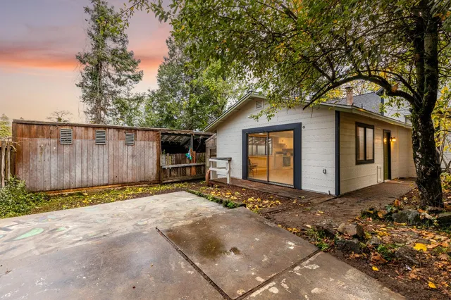 a view of a house with a backyard