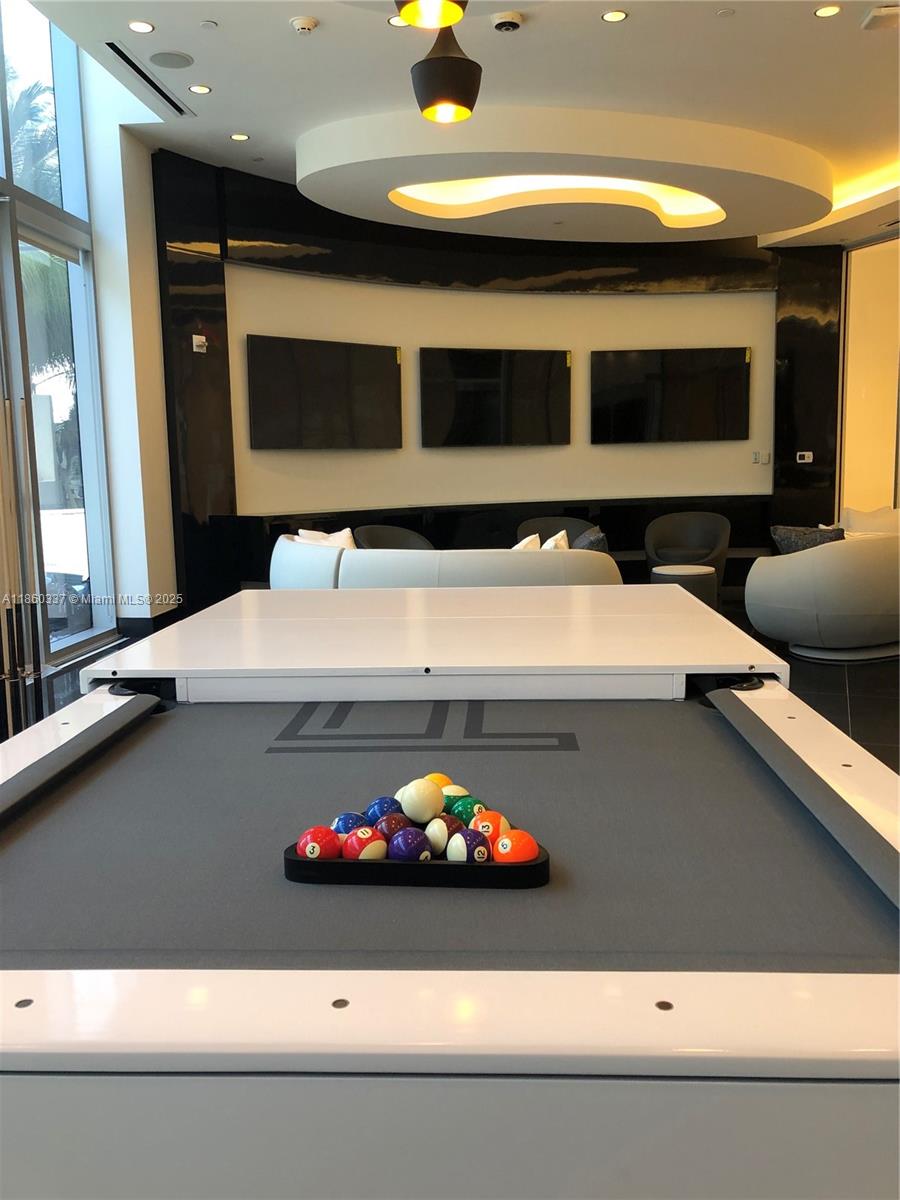 851 Northeast 1st Avenue, Unit 3904 Miami, FL 33132 - Photo 18 of 28 a bathroom