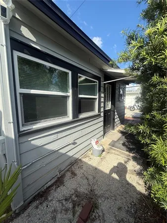 $1,700 | 2606 1st Avenue South, St. Petersburg, FL 33712