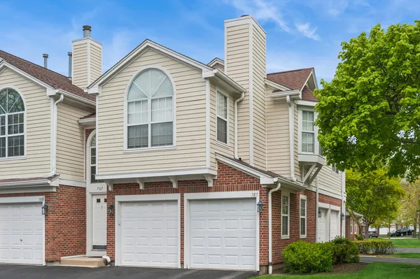 $329,900 | 767 Grosse Pointe Circle, Vernon Hills, IL 60061
