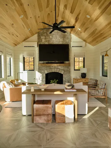 $19,990,000 | 6677 Leipers Creek Road, Columbia, TN 38401