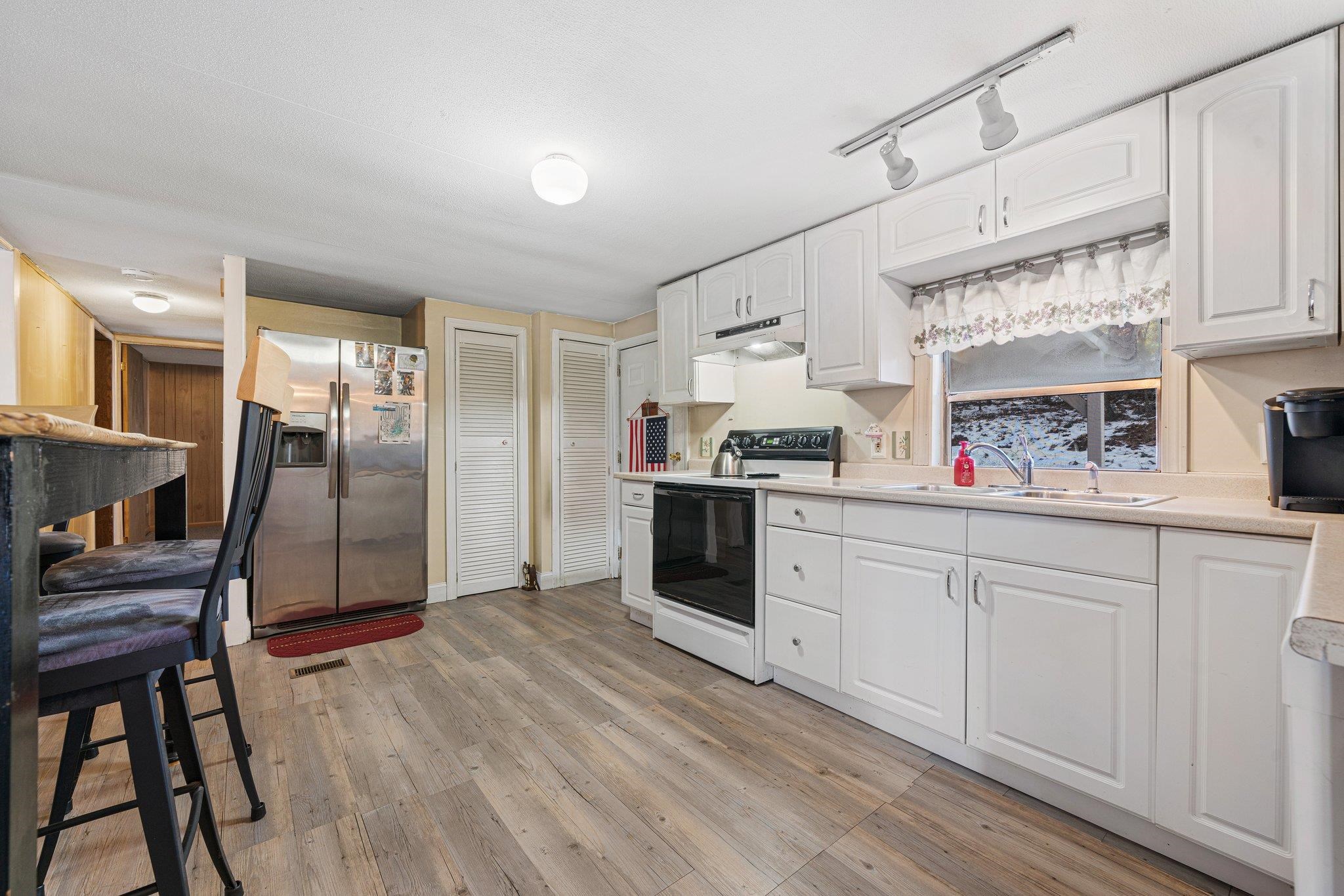 23 Windham Road Derry, NH 03038 - Photo 4 of 22