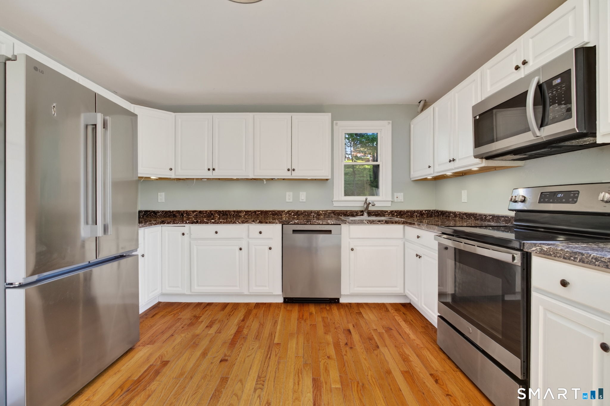 224 Anns Farm Road Hamden, CT 06518 - Photo 7 of 40 Gallery Image 7