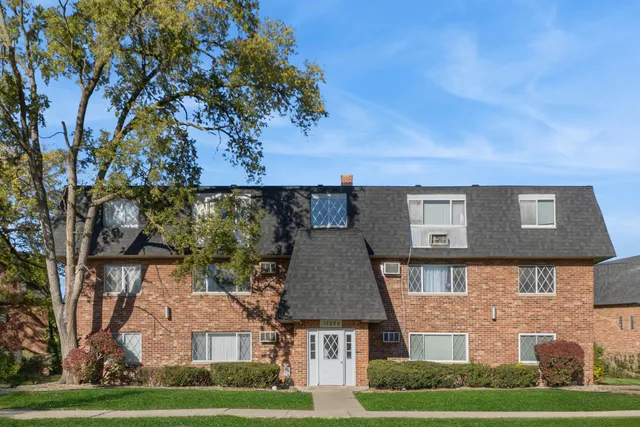$149,000 | 17220 71st Avenue, Unit 11, Tinley Park, IL 60477