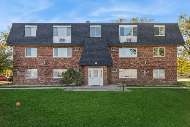 $149,000 | 17220 71st Avenue, Unit 11, Tinley Park, IL 60477