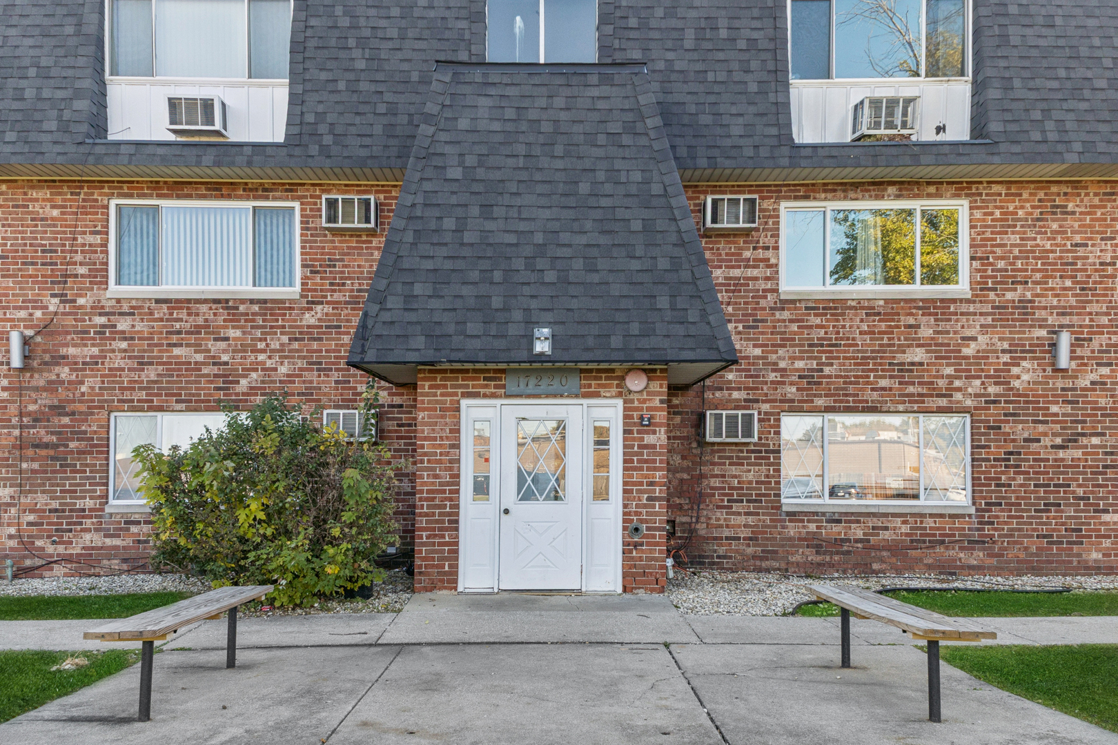 17220 71st Avenue, Unit 11 Tinley Park, IL 60477 - Photo 3 of 20 a front view of a house with garden