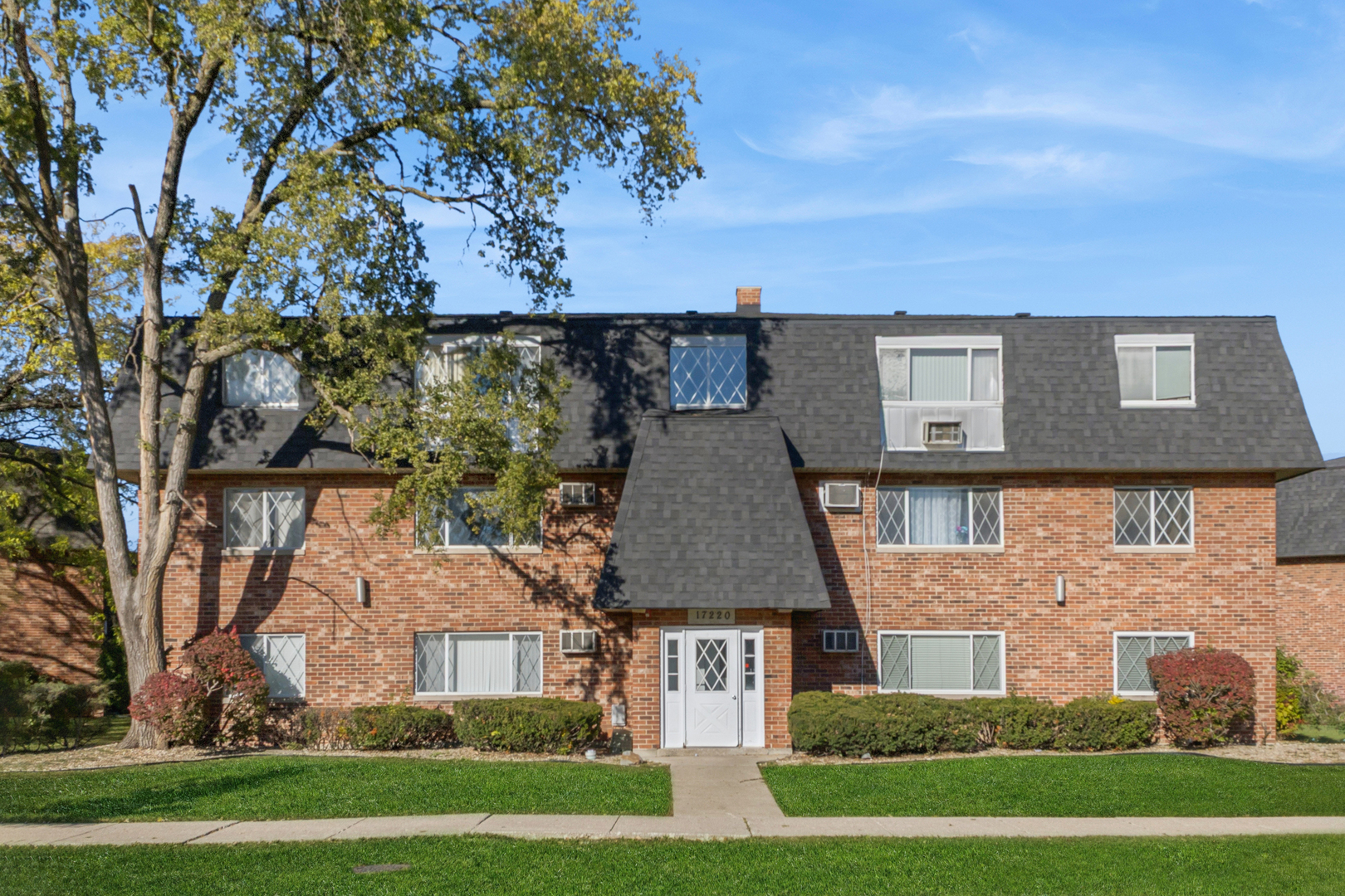 17220 71st Avenue, Unit 11 Tinley Park, IL 60477 - Photo 4 of 20 front view of a house with a yard