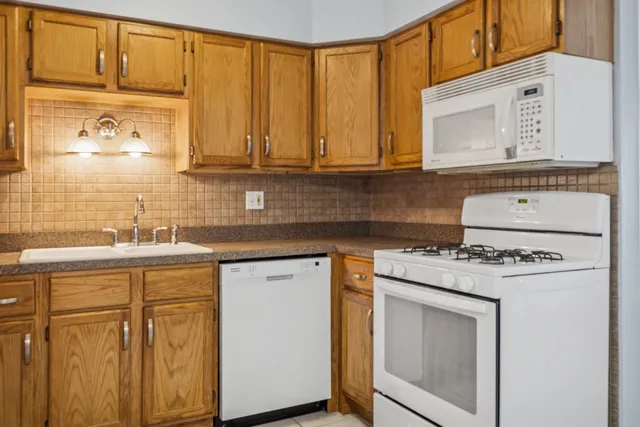 $149,000 | 17220 71st Avenue, Unit 11, Tinley Park, IL 60477