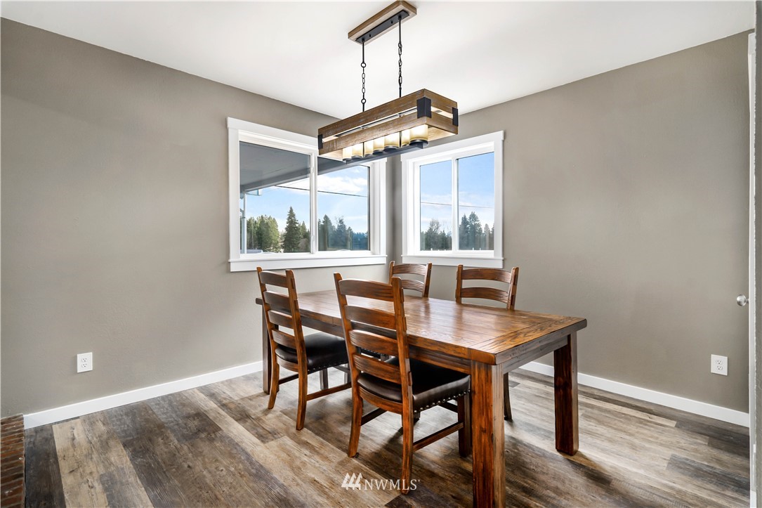 21601 Peter Grubb Road Southeast Renton, WA 98058 - Photo 7 of 33 Gallery Image 7