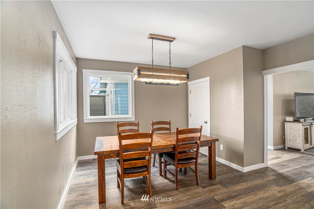 21601 Peter Grubb Road Southeast Renton, WA 98058 - Photo 8 of 33 Gallery Image 8
