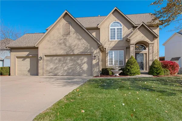 $514,999 | 304 Northeast Hidden Valley Way, Lee's Summit, MO 64064