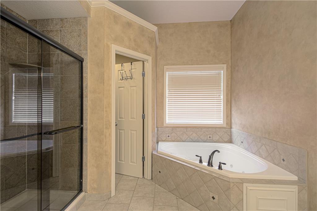 304 Northeast Hidden Valley Way Lee's Summit, MO 64064 - Photo 17 of 39