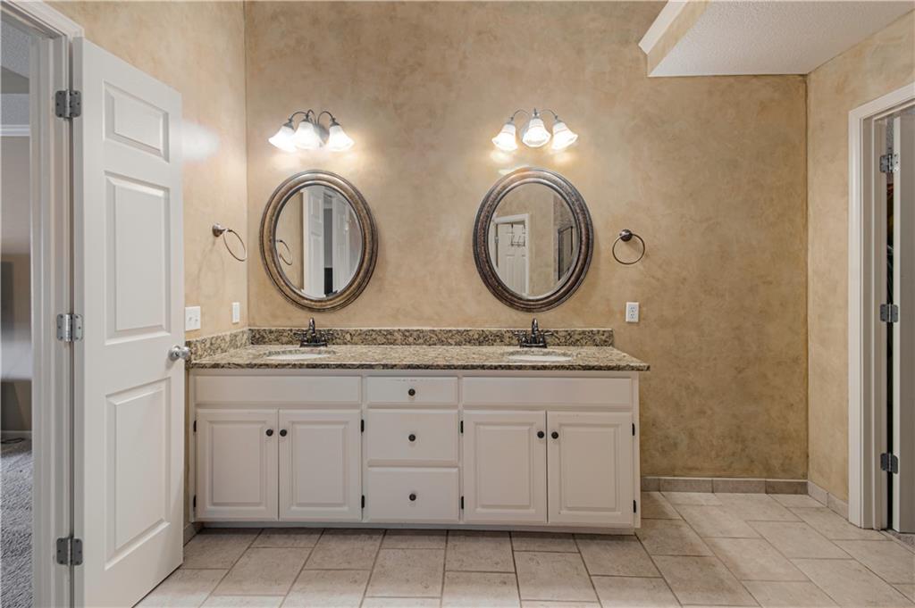 304 Northeast Hidden Valley Way Lee's Summit, MO 64064 - Photo 18 of 39