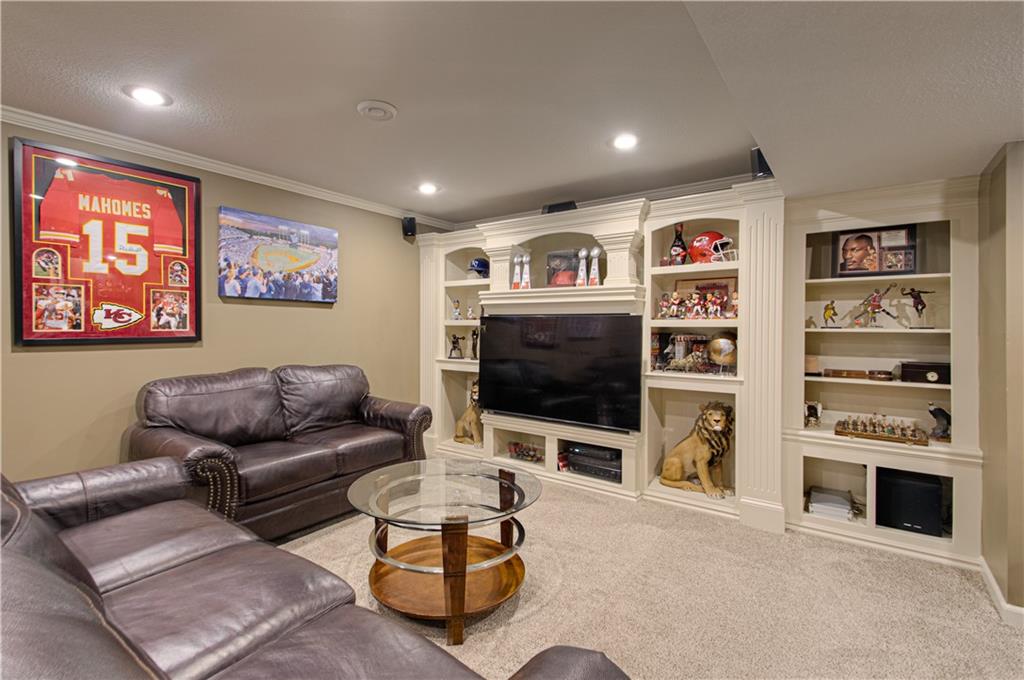 304 Northeast Hidden Valley Way Lee's Summit, MO 64064 - Photo 31 of 39